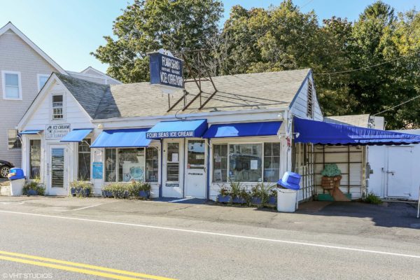 Photograph of Four Seas Ice Cream shop in Centerville, MA
